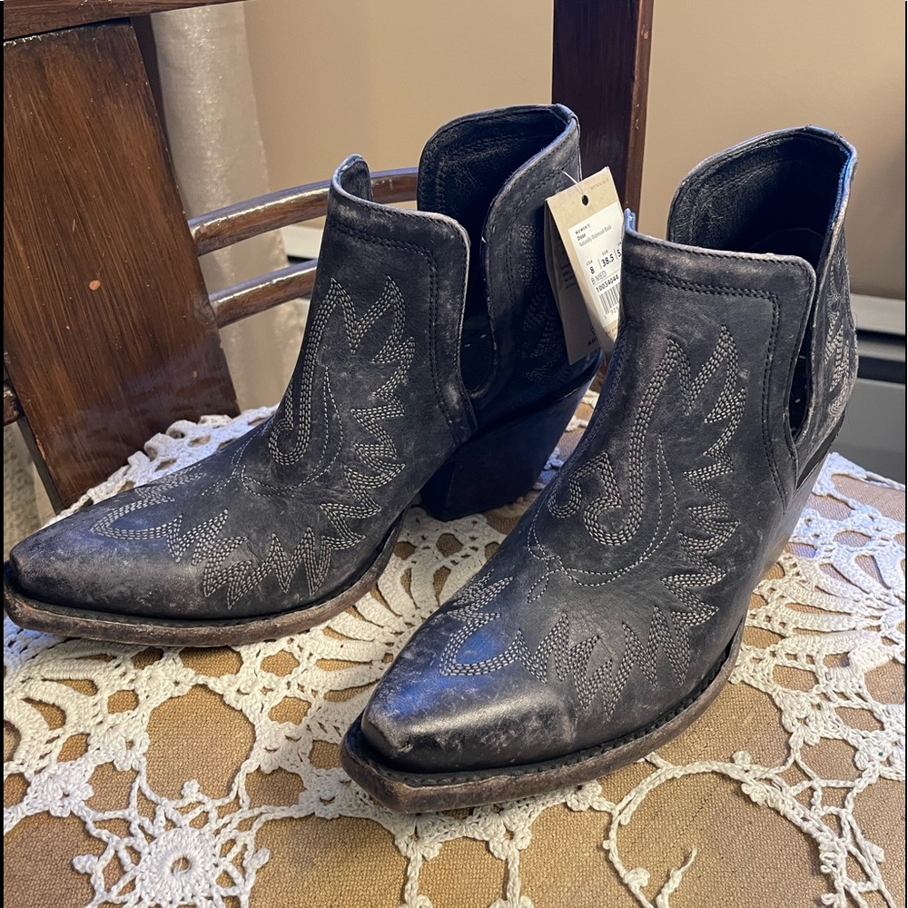 Ariat Dixon Boots- worn once